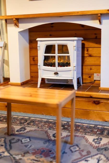 Cozy Norwegian Style Log Cabin In Rural Snowdonia - 2 Bedrooms & Parking By Seren Short Stays Ffestiniog Esterno foto