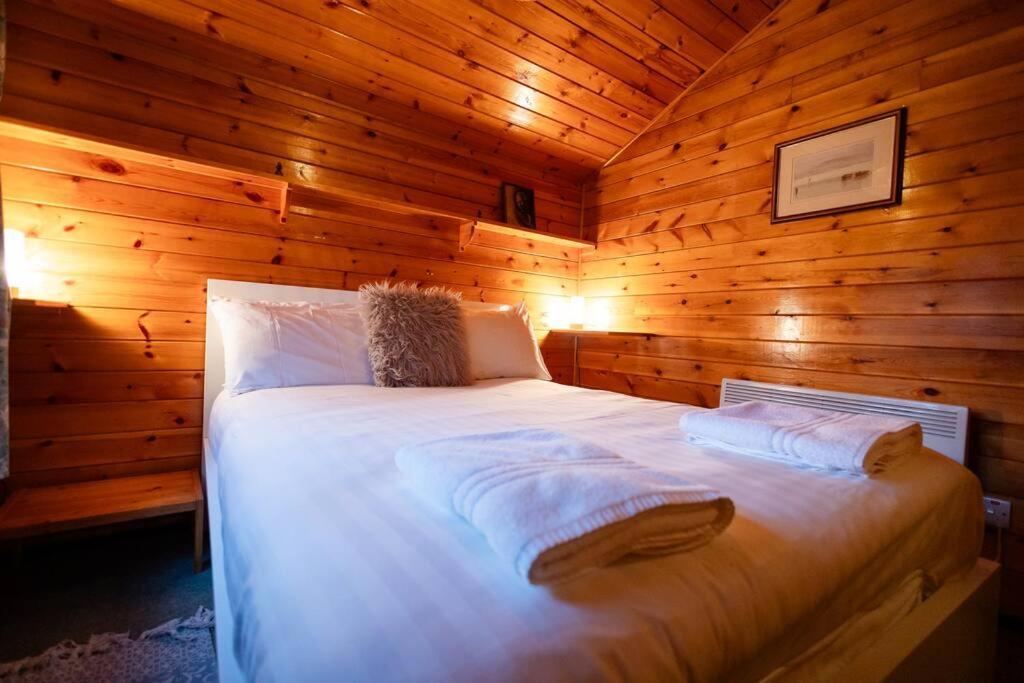 Cozy Norwegian Style Log Cabin In Rural Snowdonia - 2 Bedrooms & Parking By Seren Short Stays Ffestiniog Esterno foto